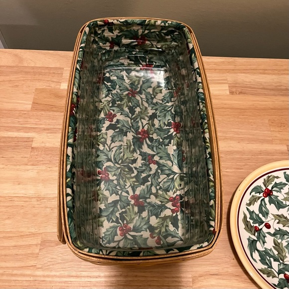 3pc Longaberger Holly Set incl 2001 Star Basket, 8” plate and loaf basket - Picture 4 of 9